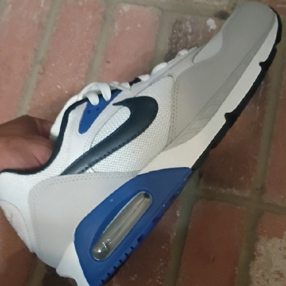 Nike Air Max White and Black Sneakers with Blue Accents - Picture 5 of 7